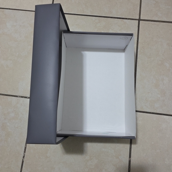 Empty Shoe Box - Picture 7 of 7